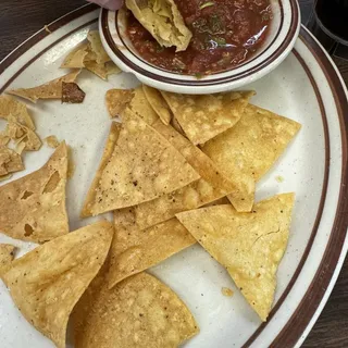 Tortilla Chips And Fresh Homemade Salsa