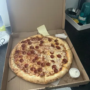 Pepperoni 18&quot; Cheese Pizza