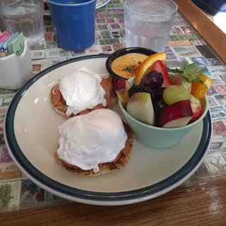 Smoked Salmon Benedict
