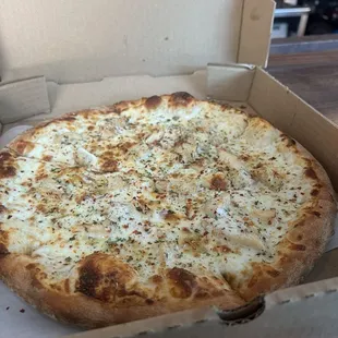 Chicken Alfredo pizza