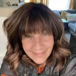Kelly D.
