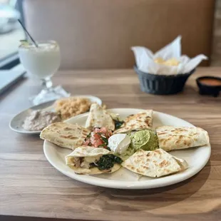 Fajita chicken quesadilla with grilled mushrooms, and spinach. YUMMMM