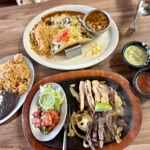 Lunch fajitas and combo plate