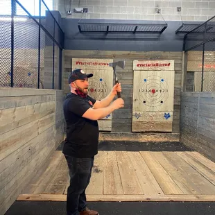 Axe throwing lesson!