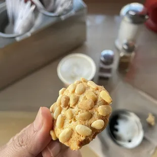 Pine nut cookie