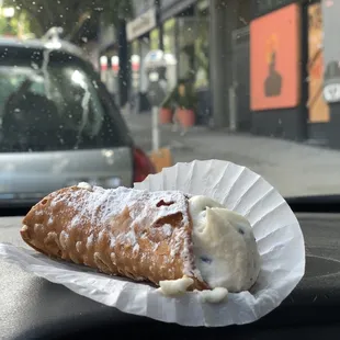 Cannoli heaven!!