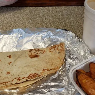 Baleada, platano maduros, homemade passionfruit juice