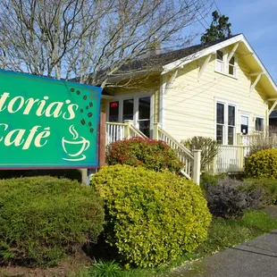 a sign for victoria's cafe