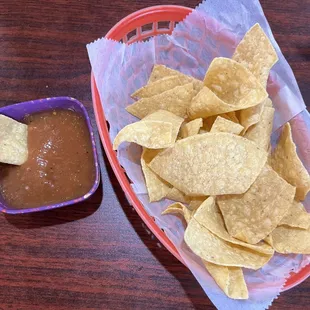 Great salsa with chips