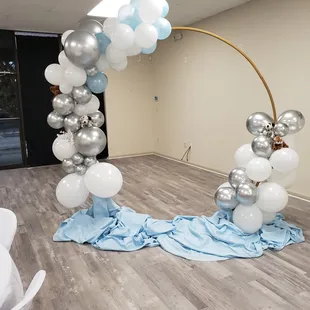 Did you want to add the gold arch for your special event (excludes balloon garland)?