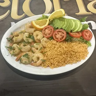 Wow the best. Food in  San Pedro good flavor tonight I triedthe new plate  really good  food and