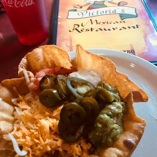 I love this place.The food is always fresh and the custermer service is excellent. This is authentic Mexican cuisine! Me encanta Victoria's!