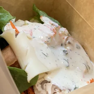 Side salad with entrée: blue cheese dressing. Fresh with mushrooms, carrots, provolone, tomato.