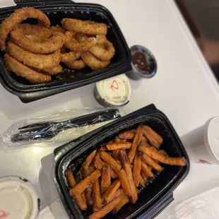Onion rings &amp; sweet potato fries