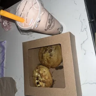 Freshly Baked Cookies (peanut butter) and Vida Specialty Drinks (strawberry, banana, cookie batter)