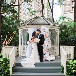 Paper flower arch at Hilton Waikiki