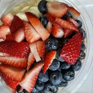 This açaí bowl with chocolate chips was so good and fresh