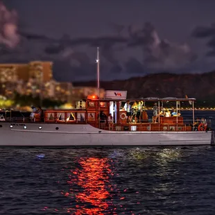 VIDA TIA returning from a sunset cruise ....