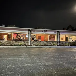 Side of restaurant with open patio seating