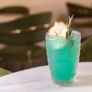 handcrafted cocktail at vida