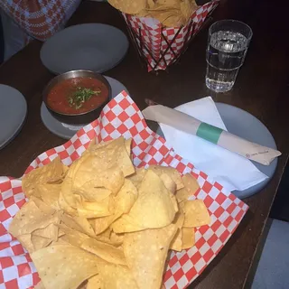 CHIPS & SALSA