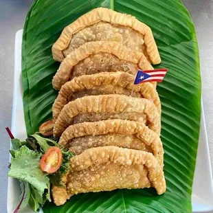 Emanadillas: Pollo o Carne o Pionono / Turnovers: Chicken or Beef or Pionono