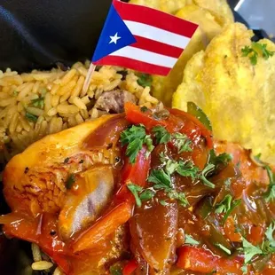 Filete de Chillo a la Criolla, Arroz con Gandules, Tostones / Red Snapper Fillet a la Criolla, Rice with Pigeon Peas, Fried Green Plantain
