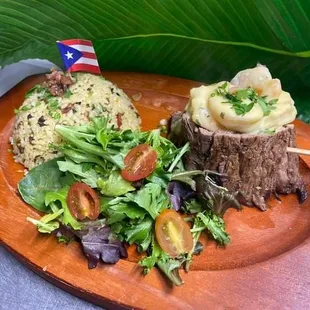 Volcán: Churrasco Relleno de Camarones, Arroz con Cilantro y Tocino / Skirt Steak Filled with Shrimp, Rice with Cilantro &amp; Bacon