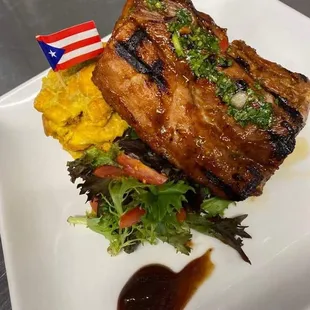 Costillas Baby Back con Tostones / Baby Back Ribs with Fried Green Plantain