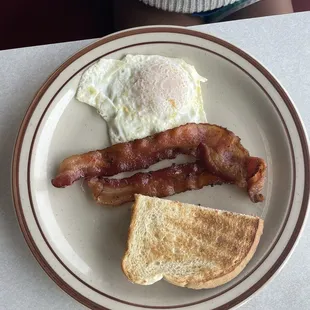 Kids egg, bacon and toast
