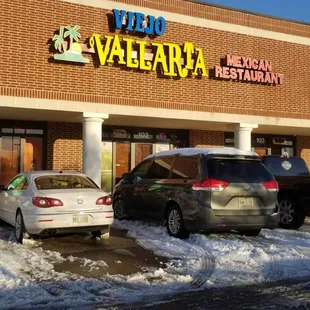 the outside of a restaurant