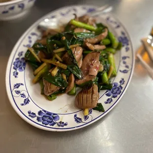 Sautéed pork kidney with ginger and onion