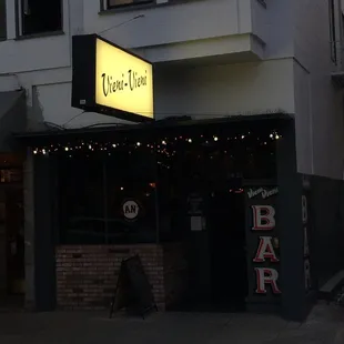 the outside of the restaurant