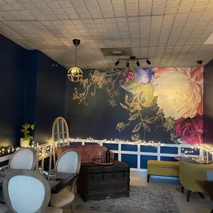 Nice backdrop and decor to take a photo. Just beautiful. (1.14.23)