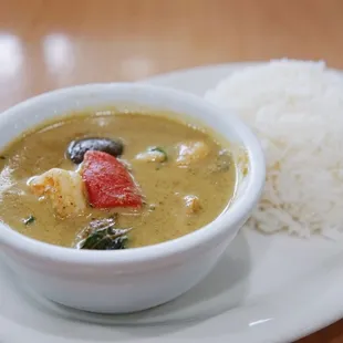 Green curry plate with shrimp