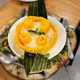Mango sticky rice dessert