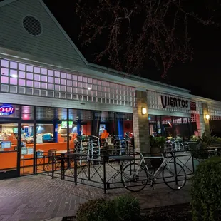 the outside of the restaurant