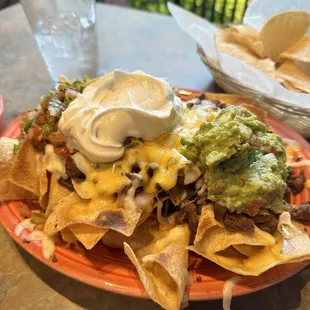 supreme nachos with carne asada