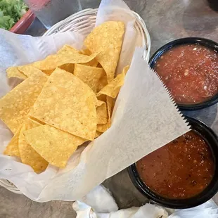 Complementary chips and salsa
