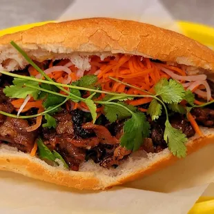 Bánh mì Thịt Nướng (Vietnamese Sandwich with Grill Pork)