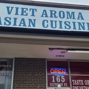 the front of a vietnamese restaurant