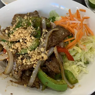 Bun Bo Xao Sa (rice vermicelli with lemongrass beef and mixed vegetable)