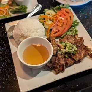 Com Ga Nuong ( Grilled Chicken with Rice and Veggies )