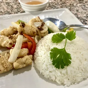 Salt and pepper squid (muc rang muoi)