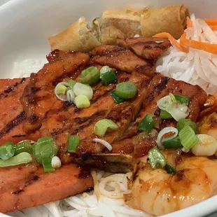 Combination noodle bowl