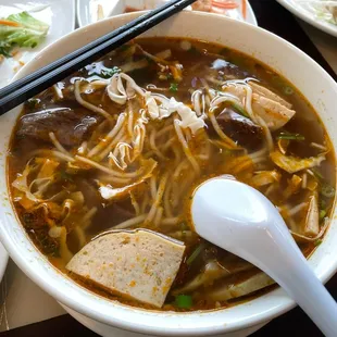 Bún bo hue
