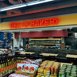 Deli &amp; Bakery