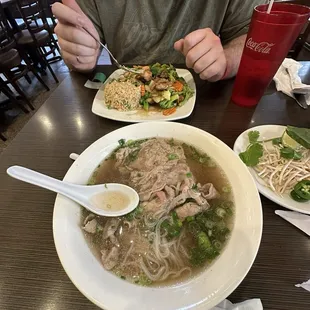 N1 32 oz. Rare Eye Round Pho Noodle Soup
