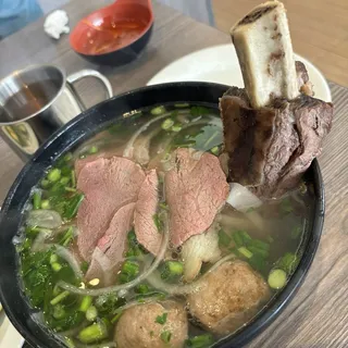 18. Combination Beef Noodle Soup