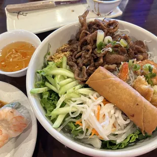 Noodle salad with shrimps and pork